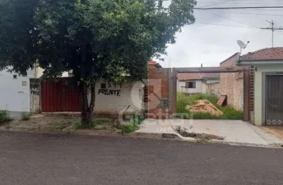 Duas casas para reforma e investimento a 50 m da mauricio galli