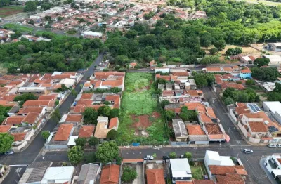 Terreno à venda na Avenida Advogado Bernardino Arantes de Almeida, Jardim do Carmo, Araraquara