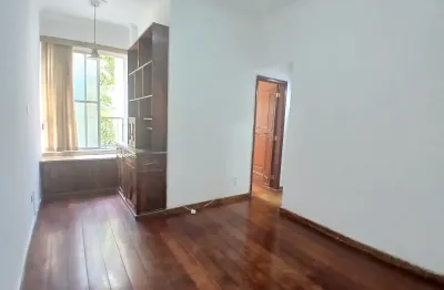 Apartamento em ótima localização na tijuca com 1 quartos  dependência completa e