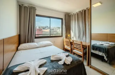 Stúdio lindamente decorado no smart orla - praia do corsário - boca do rio