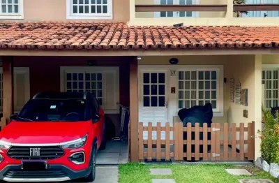 Belíssima casa com fino acabamento 3/4, sendo uma suíte, 2 varandas e 2 garagens em patamares