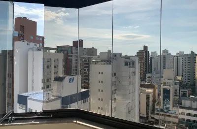 Amplo apartamento no centro de floripa com 04 dormitórios e duas garagens!