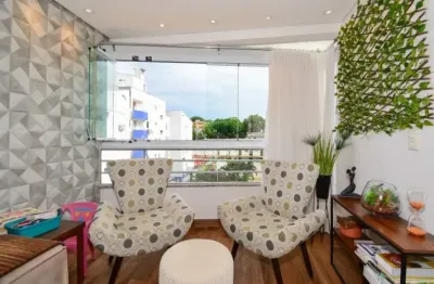 Apartamento à venda com 3 quartos sendo 1 suíte e 1 vaga de garagem no bairro abraão em florianópolis/sc.