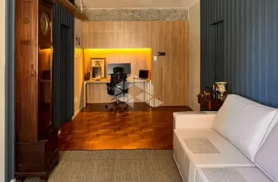 Apartamento reformado de 02 dormitórios/mobiliado e decorado no centro