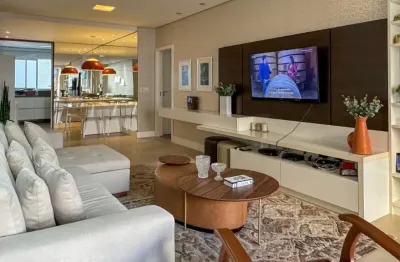 Apartamento com 4 dormitórios sendo 3 suítes 2 vagas de garagem  no centro de Florianópolis SC