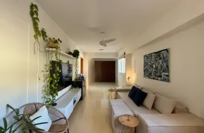 Apartamento com 3 quartos sendo 1 suíte 1 vaga de garagem e vista panorâmica no centro de florianópolis