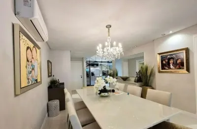 Apartamento semi mobiliado com 3 suítes e 2 vagas de garagem no bairro centro em florianópolis/sc