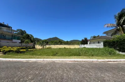 Terreno à venda no Cacupé em Condomínio fechado de alto padrão.