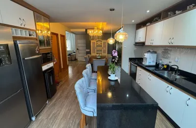 Casa sobrado cond. village do bosque- r$ 1.100.000,00 - com energia solar de 1000 kw - região florais - cuiabá mt