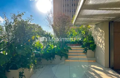 Jardins 314 m², 3 suítes, terraço de 50 m² com ofurô e reforma integral.