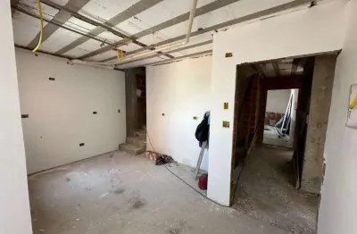 Cobertura com 106m², 2 dormitórios (1 suíte), 2 banheiros, sala, cozinha, sacada e terraço gourmet, elevador, Santo André, SP