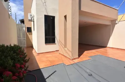 Linda casa térrea 3/4  uma suite localizada no Jd costa verde.