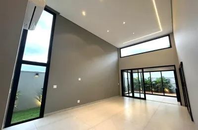 Nova, linda e muito bem localizada casa térrea no terras de siena