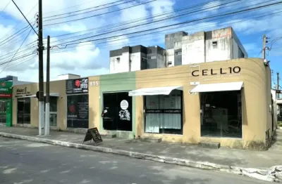 Vendo casa na gruta com 03 quartos, s/ 01 suíte, com 06 lojas virada para praça