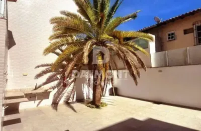 Palmeiras - cabo frio, pertinho do shopping park lagos, 2 qts, garagem