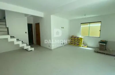 Peró - cabo frio - casa com 4 suítes em condomínio fechado - 130m²