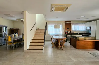 Casa 3 quartos (2 suítes) no balneário estreito em florianópolis - linda casa e muito bem localizada