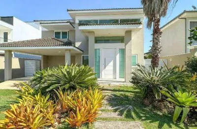 Casa de altíssimo padrão, 4 suítes, um no térreo, dce, móveis planejados, lazer completo com piscina, alphaville rio costa do sol, rio das ostras – rj