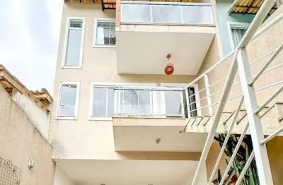 Casa 4 quartos: 2 suítes, piscina, garagem coberta, móveis planejados, miramar - jardim pinheiro – macaé - rj