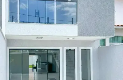 Casa nova, acabamento fino, de qualidade, 3 quartos, sendo 1 suíte, área gourmet com churrasqueira, quintal, mirante da lagoa, macaé-rj