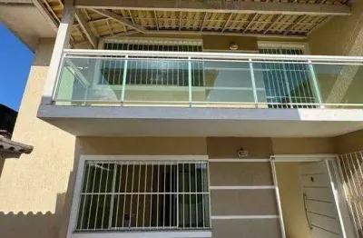 Casa duplex 4 quartos: uma suíte e um dos quartos no térreo, corredor lateral, área gourmet com churrasqueira no jardim mariléa, rio das ostras - rj