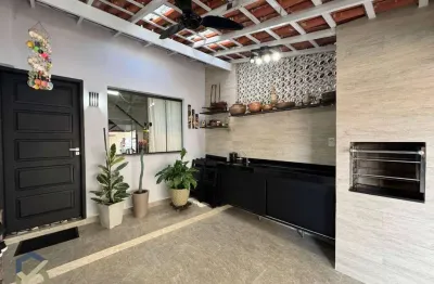 Casa duplex 2 quartos, área gourmet com churrasqueira, garagem coberta, toda reformada, costa do sol, macaé - rj