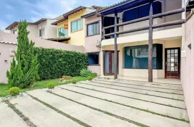 Casa em condomínio fechado no alto da glória, 3 quartos: 1 suíte com hidromassagem, área de lazer completa privativa com piscina, churrasqueira, luxo