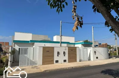 Casa linear térrea nova, de esquina, 2 quartos sendo 1 suíte no atlântico norte 2 – macaé - rj