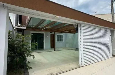 Casa em condomínio fechado – 3 quartos (1 suíte) com área gourmet e churrasqueira, quintal e 2 vagas – granja dos cavaleiros, macaé - rj