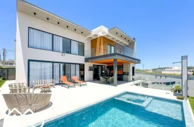 Casa de altíssimo padrão, porteira fechada, 4 quartos: 3 suítes, closet, um dos quartos no térreo, área de lazer completa piscina, jacuzzi, alphaville