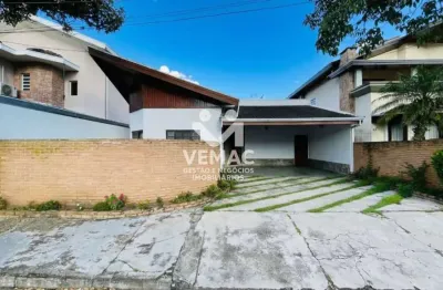 Casa em Condomínio - Jardim das Colinas - Residencial Jardim das Colinas - 04 Dormitórios - 360m².