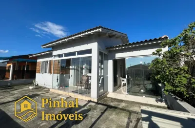 Casa à venda no centro de balneário pinhal, apenas 200m  ao mar