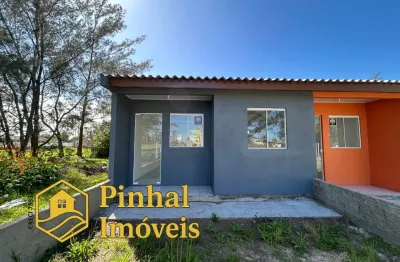 Casa geminada à venda em balneário pinhal, próxima à todos os recursos!