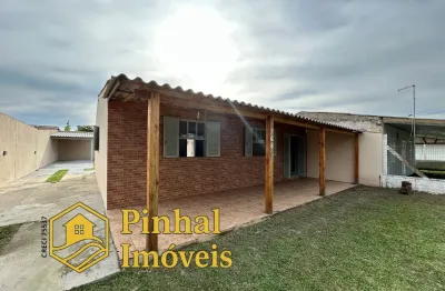 Casa à venda no centro de balneário pinhal/rs,  apenas 200m do mar