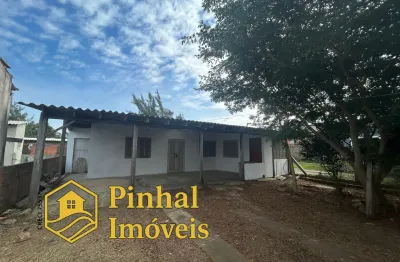 Casa com dois quartos em balneário pinhal, apenas 900m do mar