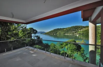 Casa  com frente para o mar pé na areia praias particular com mais de 160milmetros de  terreno mais área verde condomínio fechado para apenas três casas trapiche ,para sua embarcação.