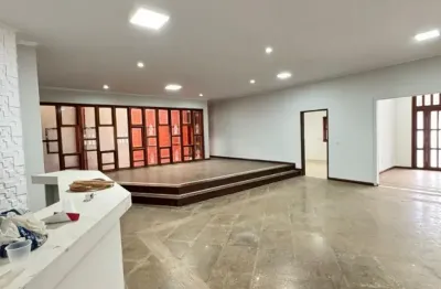 Super casa de 550 m2 de área construída, escritório, clinica ou residência