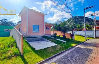 Casa em condomínio, contendo  3 quartos (1 suíte), em caxito, maricá, rj