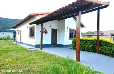 Casa padrão em condomínio, com 3 quartos (1 suíte com banheira hidromassagem), sala, cozinha…