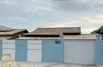 Ótima casa no bairro de são josé, 3 quartos (1 suíte), churrasqueira, piscina, banheiro externo.