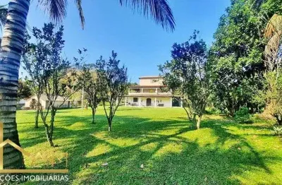 Sítio com 7.000m2, 4 suítes, sala, cozinha, espaço amplo, árvores frutíferas, garagem...