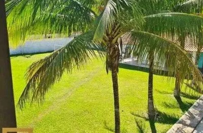 Casa com 2.000 m2. possui duas piscinas, campo de futebol, 6 quartos, casa bem espaçosa.