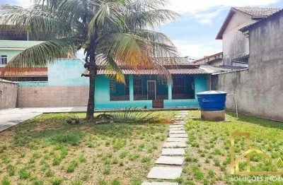 Casa com 1 quarto, sala, cozinha, banheiro, varanda, quintal gramado...