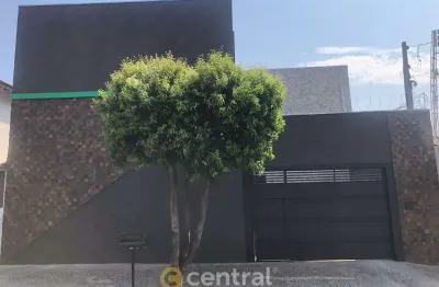 Pacífico | locação | 6 salas | 4 bahenheiros | 1 cozinha | 2 vagas | bauru