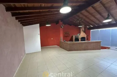 Geisel | 03 dormitórios | 01 suíte | 01 sala | 01 cozinha | 01 banheiro | 01 churrasqueira | 04 vagas