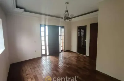 Ótima casa para fins comerciais ou residencial, 03 dormitórios sendo 01 suíte, com varanda, vaga para 02 carros coberta, jardim godoy, bauru/sp