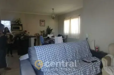 Casa residencial à venda 03 dormitórios, sendo 01 suíte - vila coralina