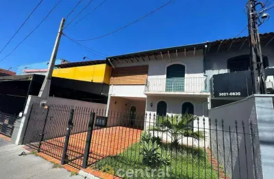 Excelente sobrado para venda e ou residêncial - contendo 3 dormitórios, próximo a corredor comercial. imperdível!