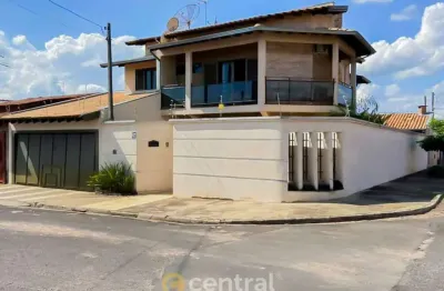 Casa residencial à venda, 04 dormitórios sendo 02 suites, 251,3m² - centro agudos