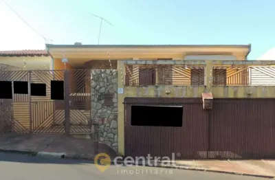 Casa residencial à venda, 03 dormitórios sendo 01 suite, 270m²- jardim aeroporto